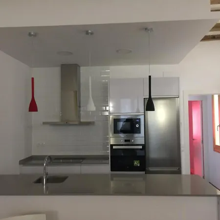 Big Bright Spacious Center Apartment