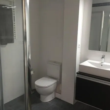 Big Bright Spacious Center Apartment *